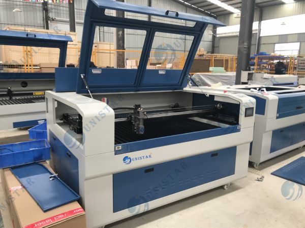 CO2 Metal And Nonmetal Laser Cutting Machine